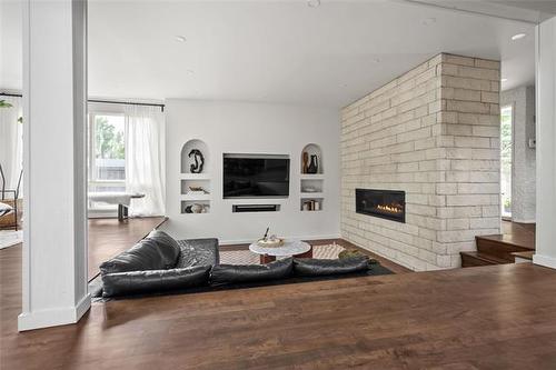 804 Holly Ave, Winnipeg, MB 