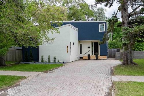 804 Holly AVE  Winnipeg, MB R3T 1W4