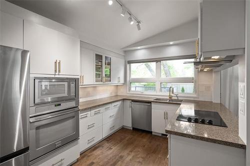 804 Holly Ave, Winnipeg, MB 