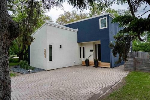 804 Holly Ave, Winnipeg, MB 