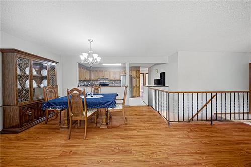 2 High Point Dr, Winnipeg, MB 