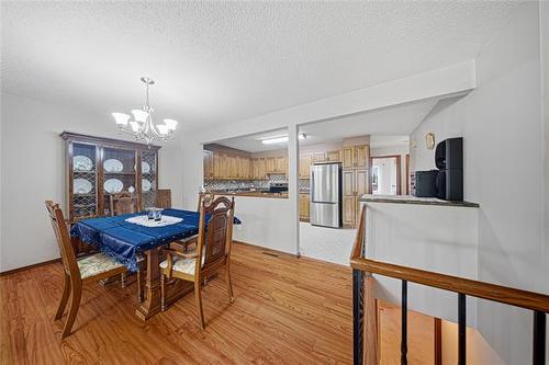 2 High Point Dr, Winnipeg, MB 