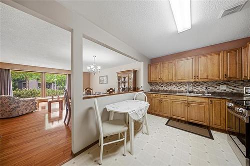 2 High Point Dr, Winnipeg, MB 