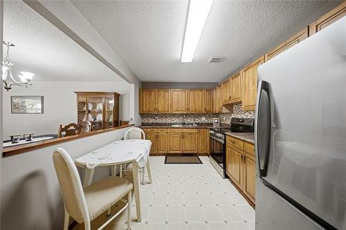 2 High Point Dr, Winnipeg, MB 