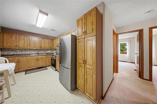2 High Point Dr, Winnipeg, MB 