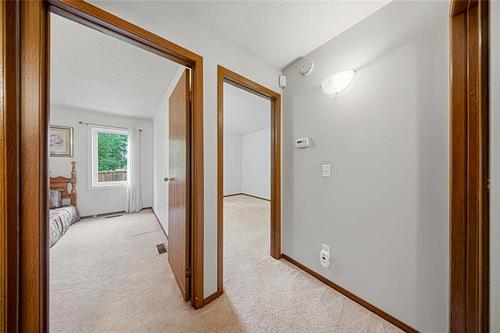 2 High Point Dr, Winnipeg, MB 
