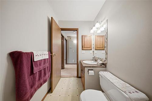 2 High Point Dr, Winnipeg, MB 