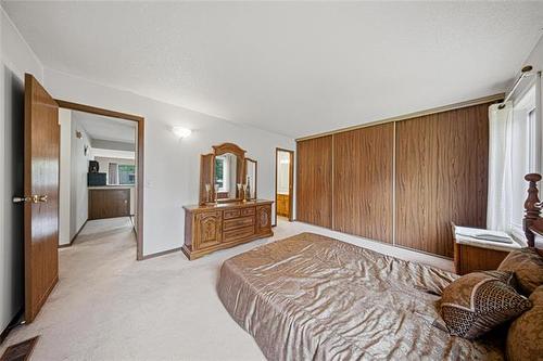2 High Point Dr, Winnipeg, MB 