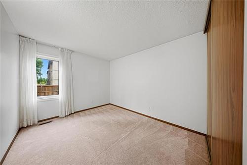 2 High Point Dr, Winnipeg, MB 