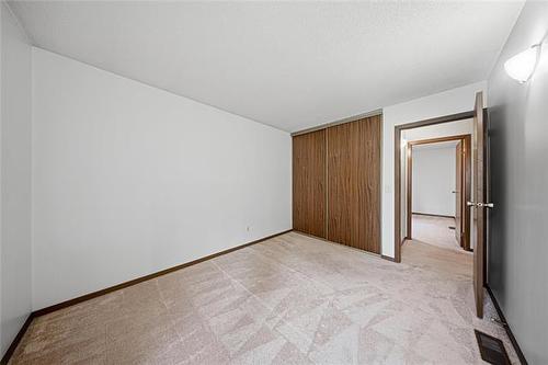 2 High Point Dr, Winnipeg, MB 