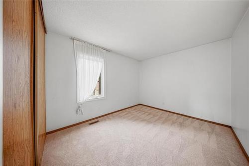2 High Point Dr, Winnipeg, MB 