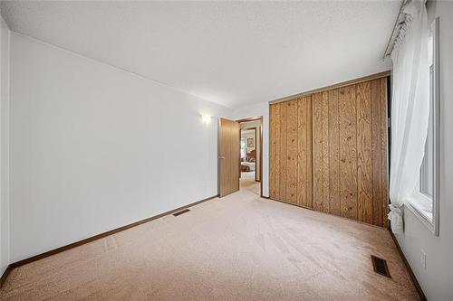 2 High Point Dr, Winnipeg, MB 