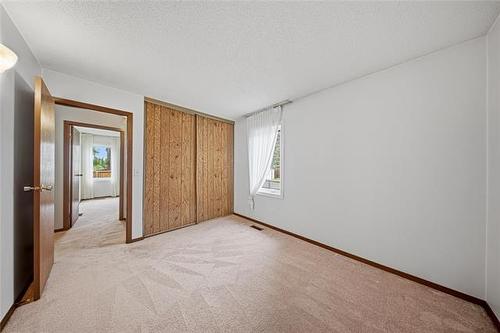 2 High Point Dr, Winnipeg, MB 