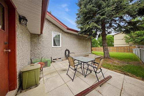 2 High Point Dr, Winnipeg, MB 