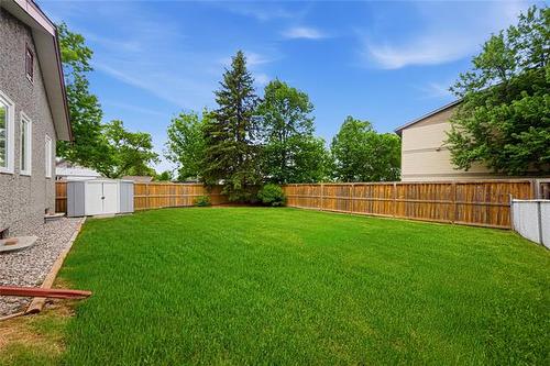 2 High Point Dr, Winnipeg, MB 