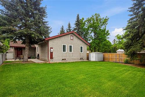 2 High Point Dr, Winnipeg, MB 