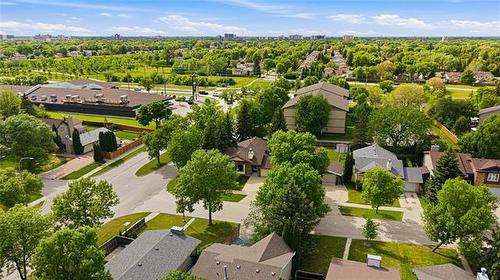 2 High Point Dr, Winnipeg, MB 