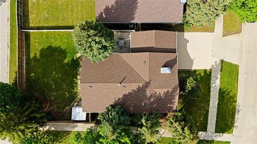 2 High Point Dr, Winnipeg, MB 