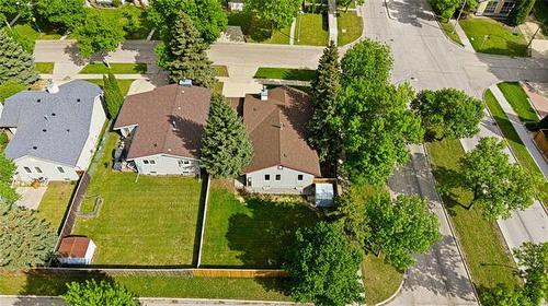 2 High Point Dr, Winnipeg, MB 