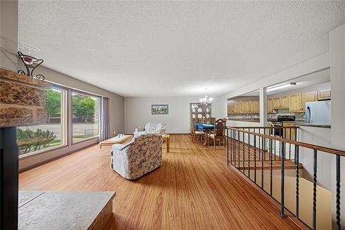 2 High Point Dr, Winnipeg, MB 