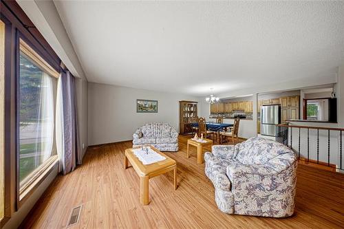 2 High Point Dr, Winnipeg, MB 