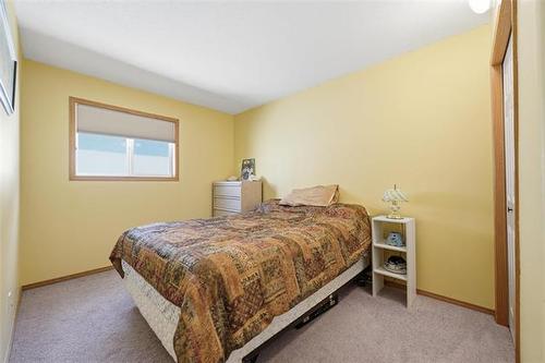 52 Wildfire Dr, Winnipeg, MB 