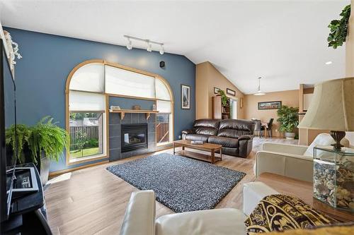 52 Wildfire Dr, Winnipeg, MB 