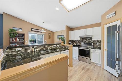 52 Wildfire Dr, Winnipeg, MB 