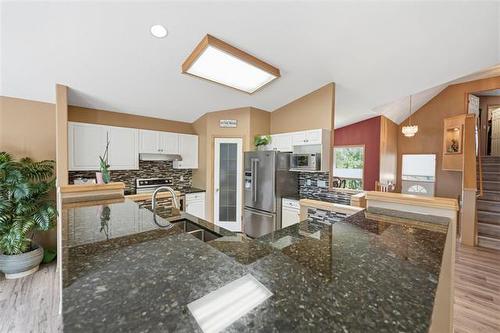 52 Wildfire Dr, Winnipeg, MB 