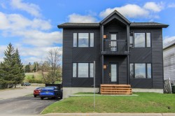 253  - 253A Rue de Normandie Saguenay (Chicoutimi), QC G7H 3G3
