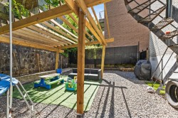 Cour - 