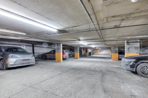 Garage - 504-1101 Rue St-Urbain, Montréal (Ville-Marie), QC 