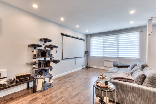 Salon - 504-1101 Rue St-Urbain, Montréal (Ville-Marie), QC 