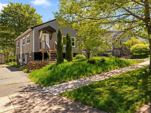 29 Auburn Avenue  Halifax, NS B3R 1K3