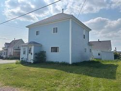 13 Erncliffe Street  Amherst, NS B4H 1A7