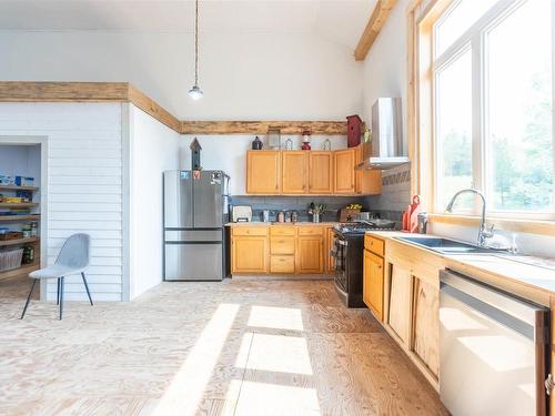 10563 Highway 2, Mapleton, NS 
