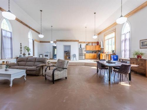 10563 Highway 2, Mapleton, NS 