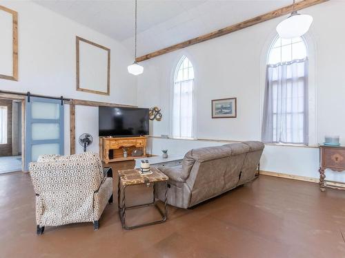 10563 Highway 2, Mapleton, NS 