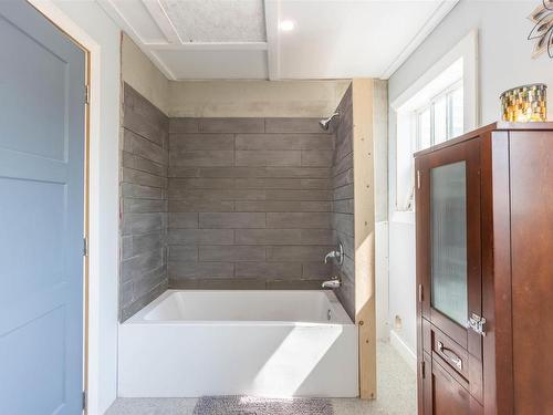 10563 Highway 2, Mapleton, NS 