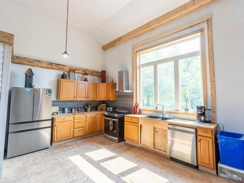 10563 Highway 2, Mapleton, NS 