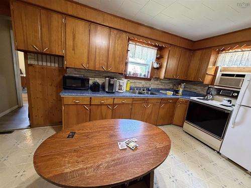 736 Highway 2, Elmsdale, NS 
