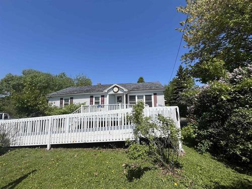 736 Highway 2, Elmsdale, NS 