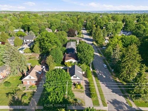352 Parkside Drive, Hamilton, ON 