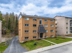 195 Rue Wilson  Sherbrooke (Les Nations), QC J1L 1H5