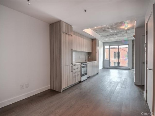 Salon - 1002-1220 Rue Crescent, Montréal (Ville-Marie), QC 
