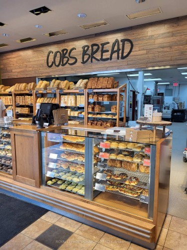 9342 Bathurst Street, Vaughan, ON 
