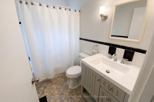 46 Warren Avenue, Hamilton, ON - Indoor Photo Showing Bathroom
