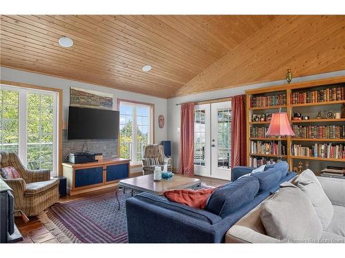 25 Bell Hill Rd, Long Point, NB 