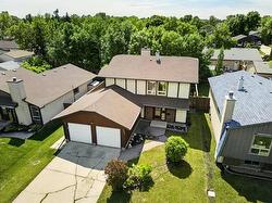 153 Meadow Gate DR  Winnipeg, MB R2C 4G4