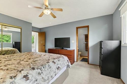 153 Meadow Gate Dr, Winnipeg, MB 
